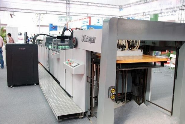 重庆印刷厂-数字印刷机作业.png